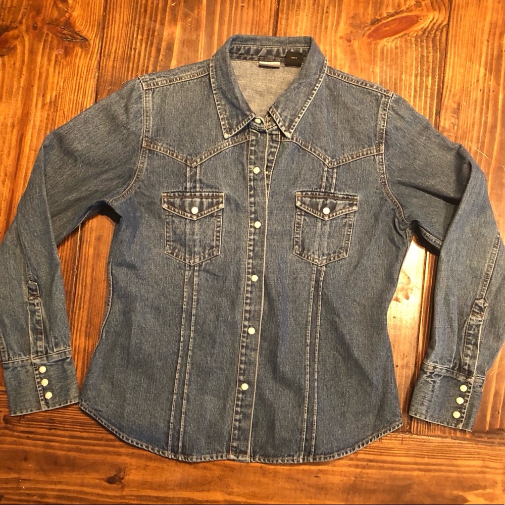 Arizona Jean Company denim shirt W/ pearl snaps